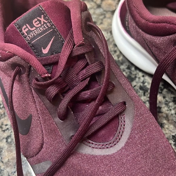 Nike maroon women’s Flex 7.5 - Picture 3 of 9